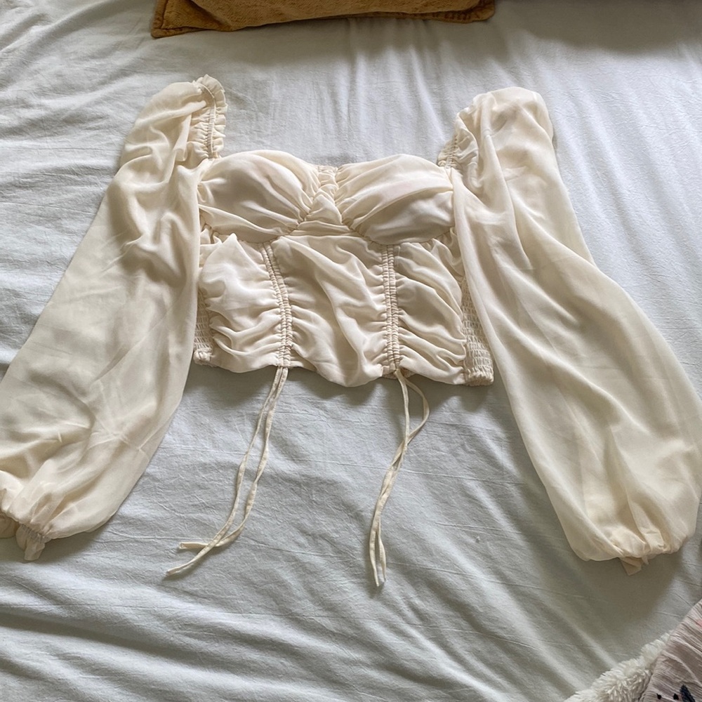 Crème colored, long sleeve crop top